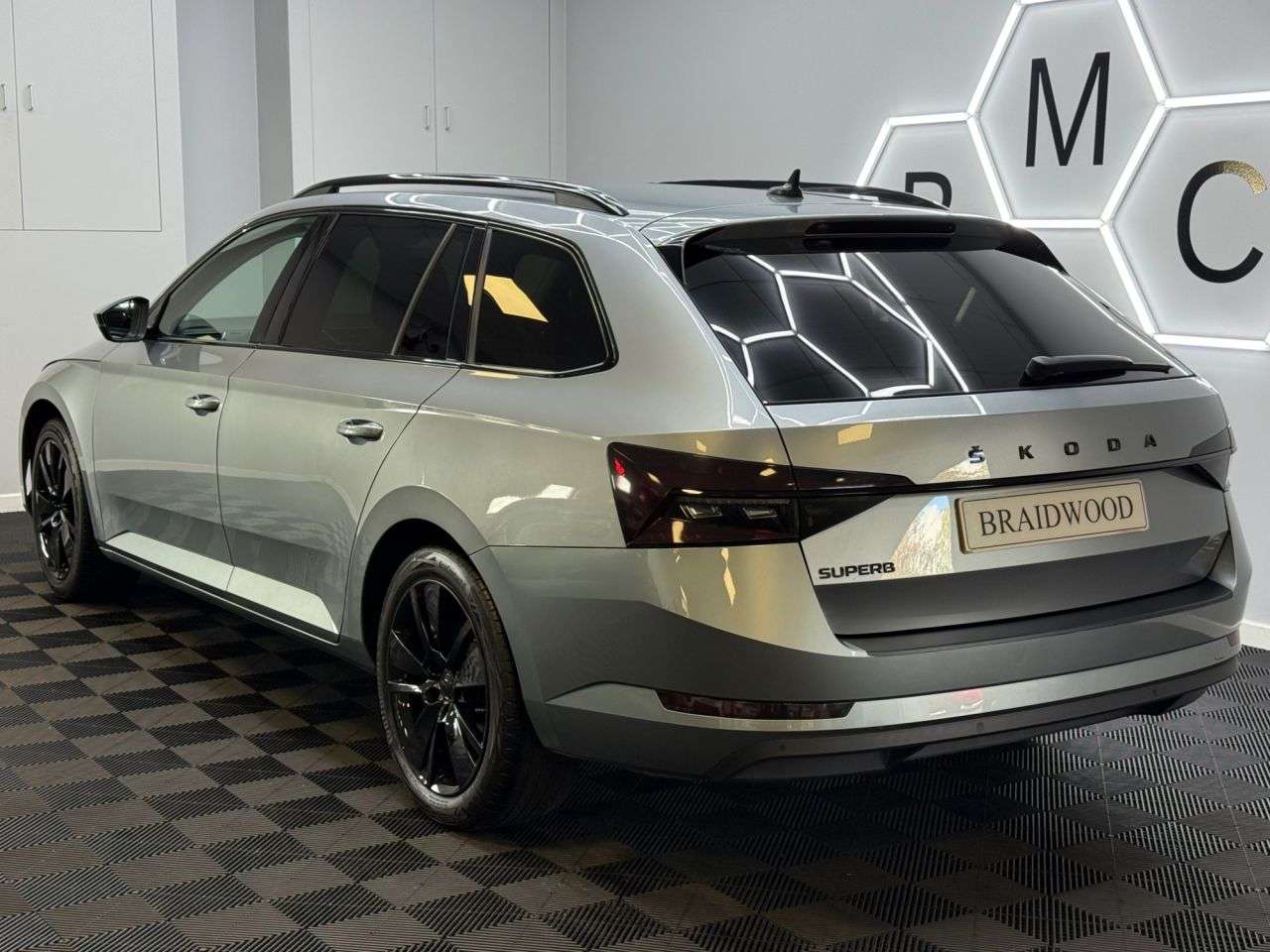 A 2021 SKODA SUPERB 1.5 TSI ACT SE L Estate 5dr Petrol DSG Euro 6 (s/s) (150 ps) A 2021 SKODA SUPERB 1.5 TSI ACT SE L Estate 5dr Petrol DSG Euro 6 (s/s) (150 ps)