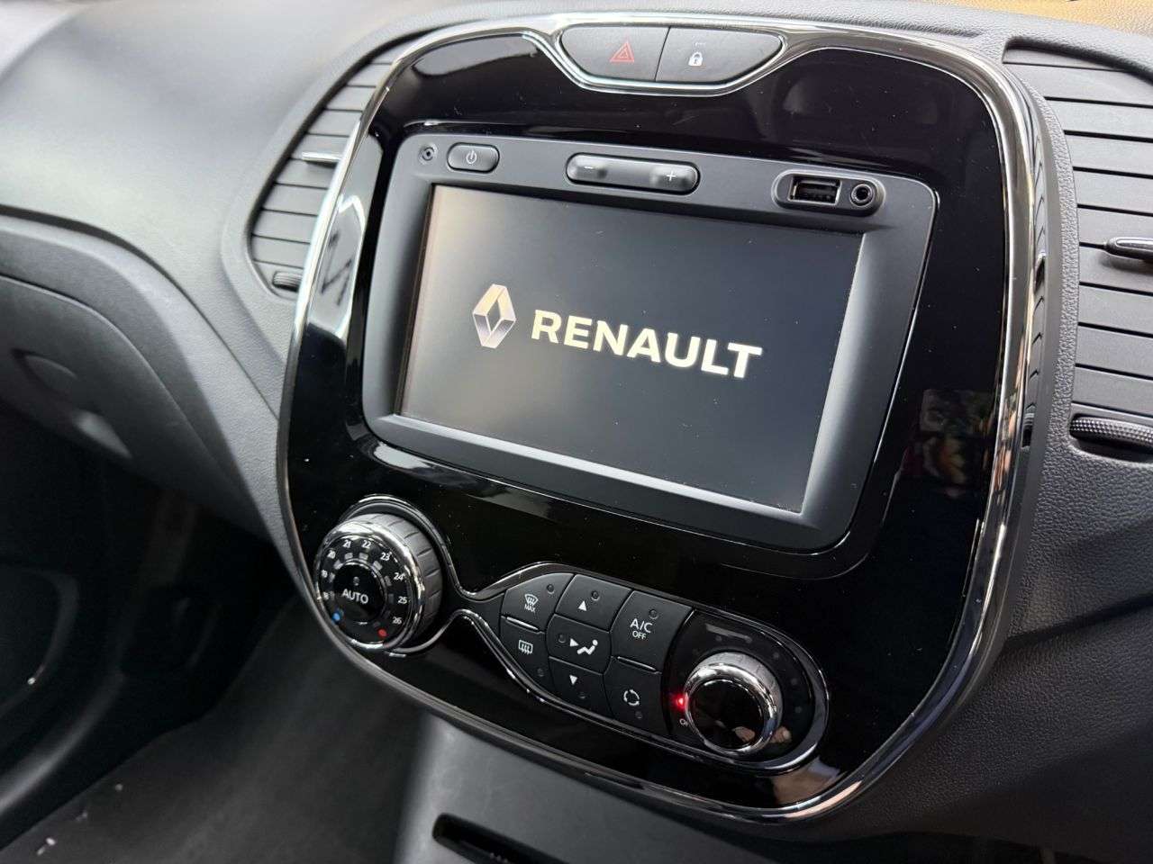 2017 RENAULT CAPTUR 2017 RENAULT CAPTUR