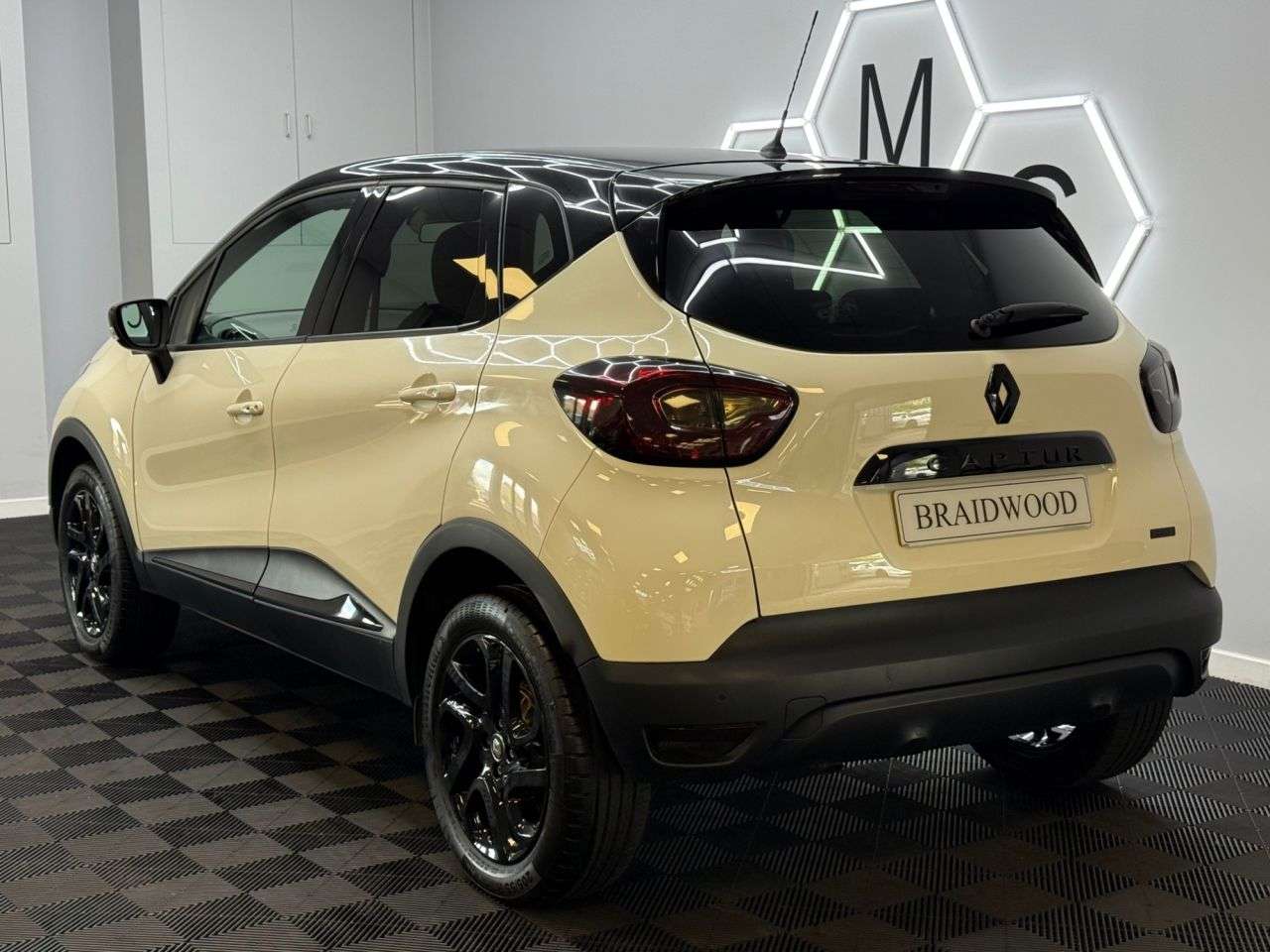 A 2017 RENAULT CAPTUR 1.5 dCi ENERGY Dynamique S Nav SUV 5dr Diesel Manual Euro 6 (s/s) (90 ps) A 2017 RENAULT CAPTUR 1.5 dCi ENERGY Dynamique S Nav SUV 5dr Diesel Manual Euro 6 (s/s) (90 ps)