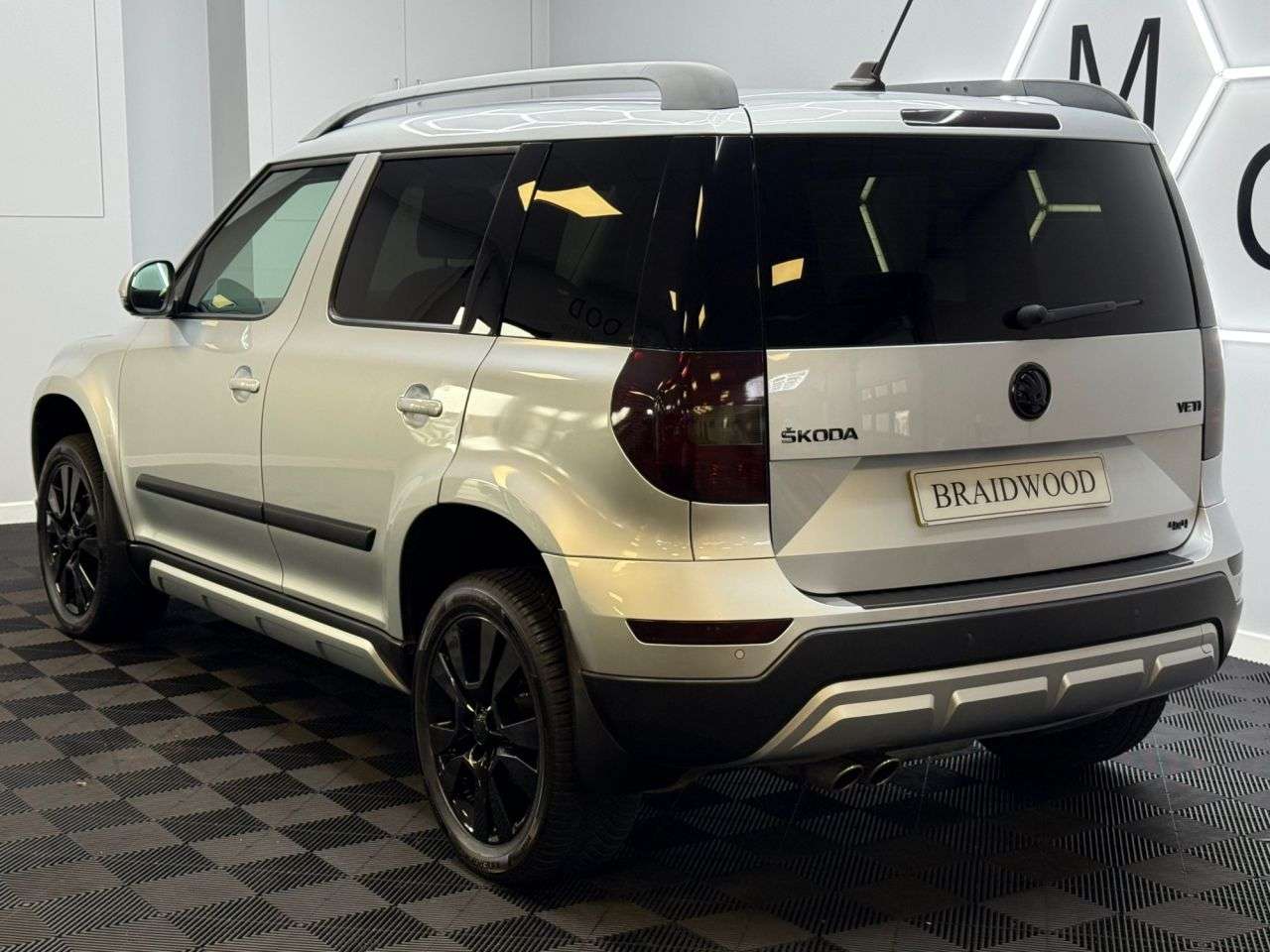 A 2016 SKODA YETI 2.0 TDI SE L Outdoor 5dr Diesel Manual 4WD Euro 6 (s/s) (150 ps) A 2016 SKODA YETI 2.0 TDI SE L Outdoor 5dr Diesel Manual 4WD Euro 6 (s/s) (150 ps)