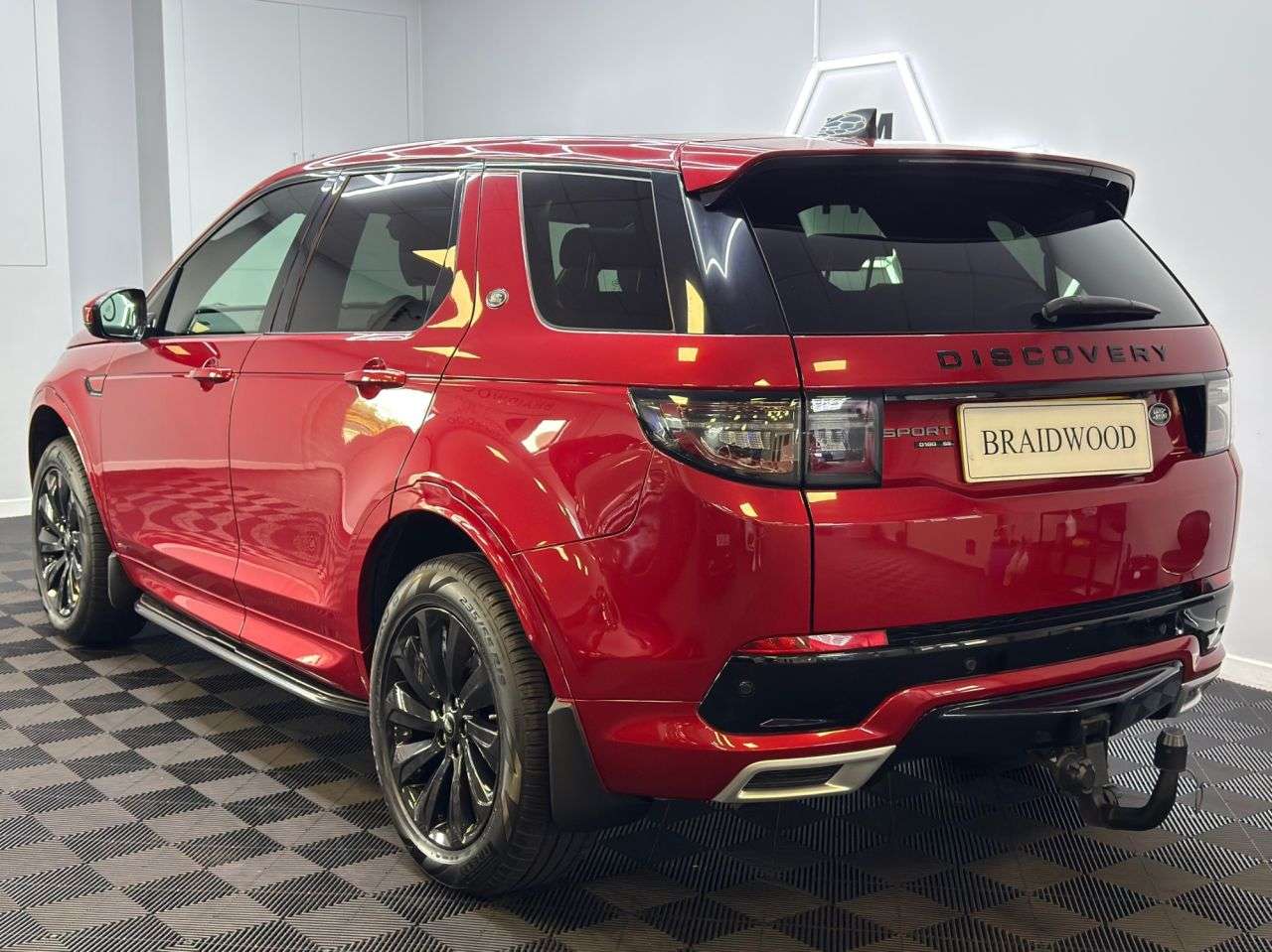 A 2020 LAND ROVER DISCOVERY SPORT 2.0 D180 MHEV R-Dynamic SE SUV 5dr Diesel Auto 4WD Euro 6 (s/s) (180 ps) A 2020 LAND ROVER DISCOVERY SPORT 2.0 D180 MHEV R-Dynamic SE SUV 5dr Diesel Auto 4WD Euro 6 (s/s) (180 ps)