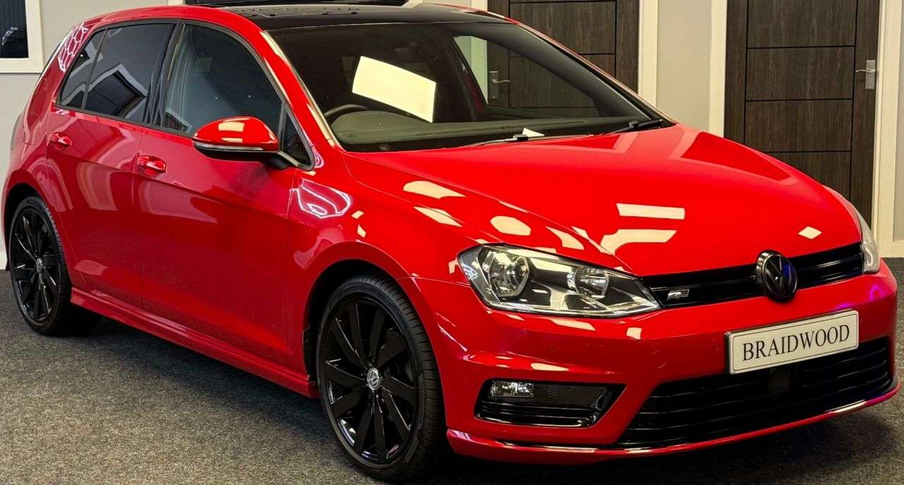 A 2017 VOLKSWAGEN GOLF 1.4 TSI BlueMotion Tech ACT R-Line Edition Hatchback 5dr Petrol DSG Euro 6 A 2017 VOLKSWAGEN GOLF 1.4 TSI BlueMotion Tech ACT R-Line Edition Hatchback 5dr Petrol DSG Euro 6