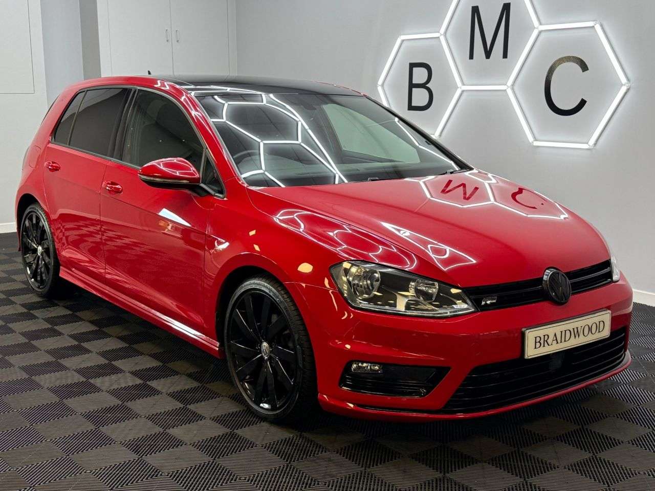 A 2017 VOLKSWAGEN GOLF 1.4 TSI BlueMotion Tech ACT R-Line Edition Hatchback 5dr Petrol DSG Euro 6 A 2017 VOLKSWAGEN GOLF 1.4 TSI BlueMotion Tech ACT R-Line Edition Hatchback 5dr Petrol DSG Euro 6