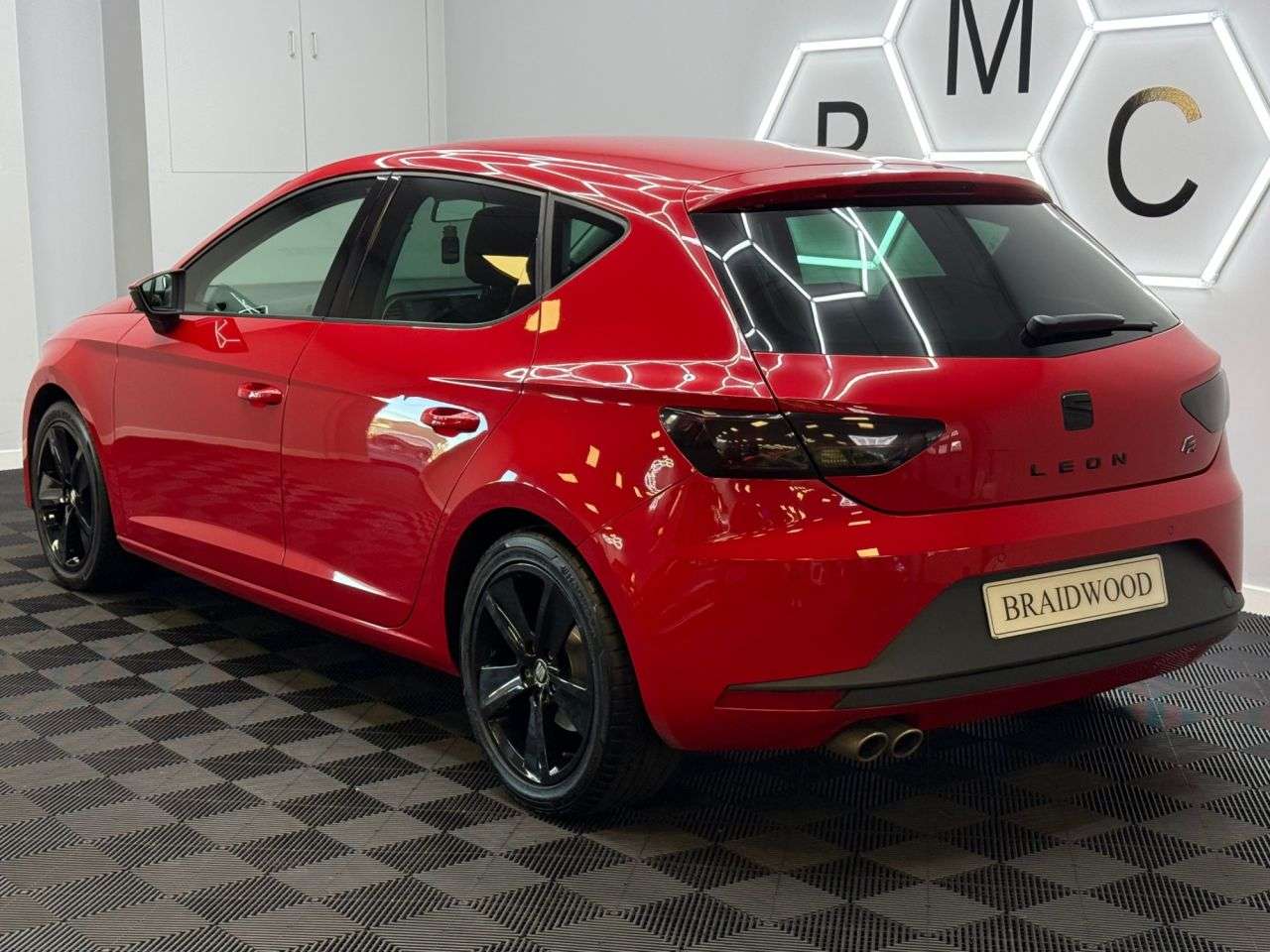 A 2016 SEAT LEON 2.0 TDI FR Hatchback 5dr Diesel Manual Euro 6 (s/s) (184 ps) A 2016 SEAT LEON 2.0 TDI FR Hatchback 5dr Diesel Manual Euro 6 (s/s) (184 ps)