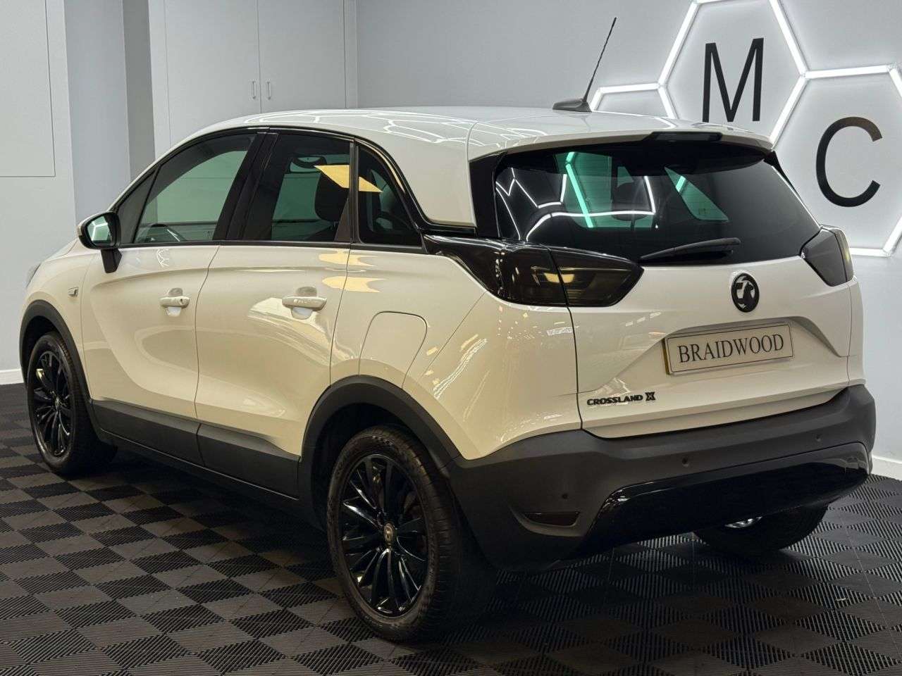 A 2018 VAUXHALL CROSSLAND X 1.2 Elite Nav SUV 5dr Petrol Manual Euro 6 (81 ps) A 2018 VAUXHALL CROSSLAND X 1.2 Elite Nav SUV 5dr Petrol Manual Euro 6 (81 ps)
