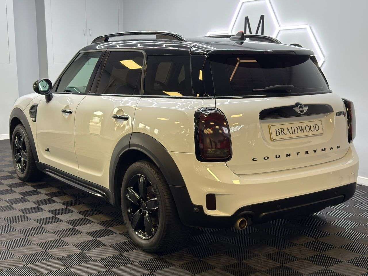 A 2018 MINI COUNTRYMAN 2.0 Cooper D SUV 5dr Diesel Manual ALL4 Euro 6 (s/s) (150 ps) A 2018 MINI COUNTRYMAN 2.0 Cooper D SUV 5dr Diesel Manual ALL4 Euro 6 (s/s) (150 ps)