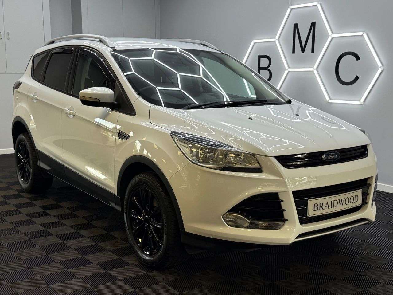 A 2015 FORD KUGA 2.0 TDCi Titanium SUV 5dr Diesel Manual AWD Euro 6 (s/s) (180 ps) A 2015 FORD KUGA 2.0 TDCi Titanium SUV 5dr Diesel Manual AWD Euro 6 (s/s) (180 ps)