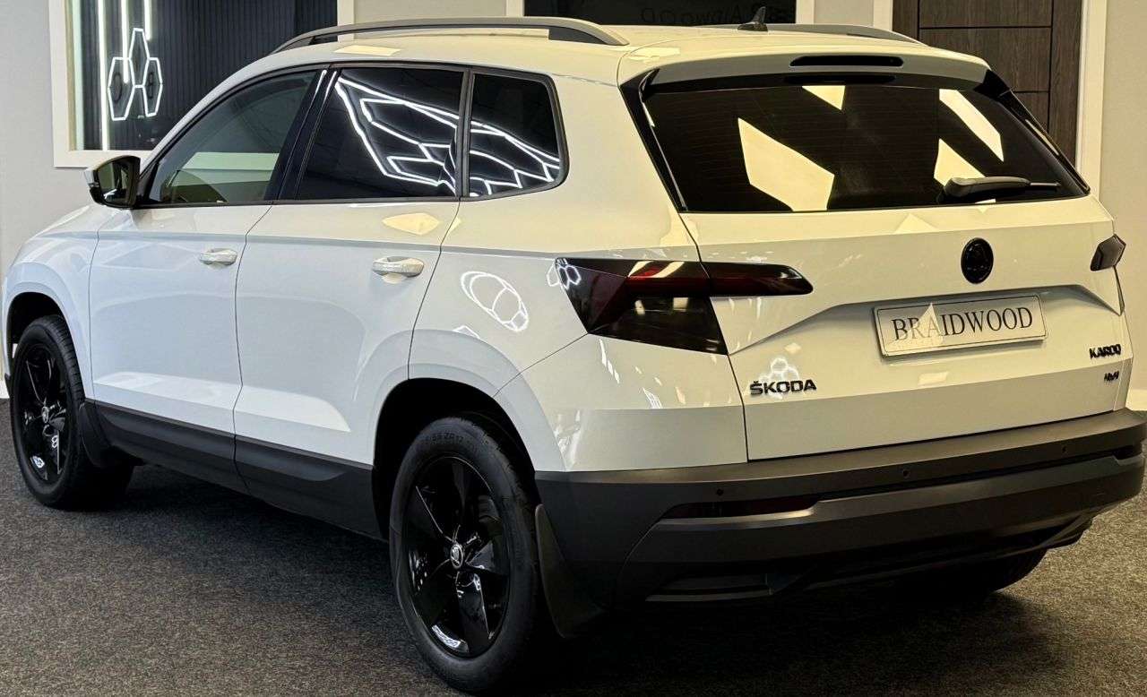 A 2019 SKODA KAROQ 2.0 TDI SE SUV 5dr Diesel Manual 4WD Euro 6 (s/s) (150 ps) A 2019 SKODA KAROQ 2.0 TDI SE SUV 5dr Diesel Manual 4WD Euro 6 (s/s) (150 ps)