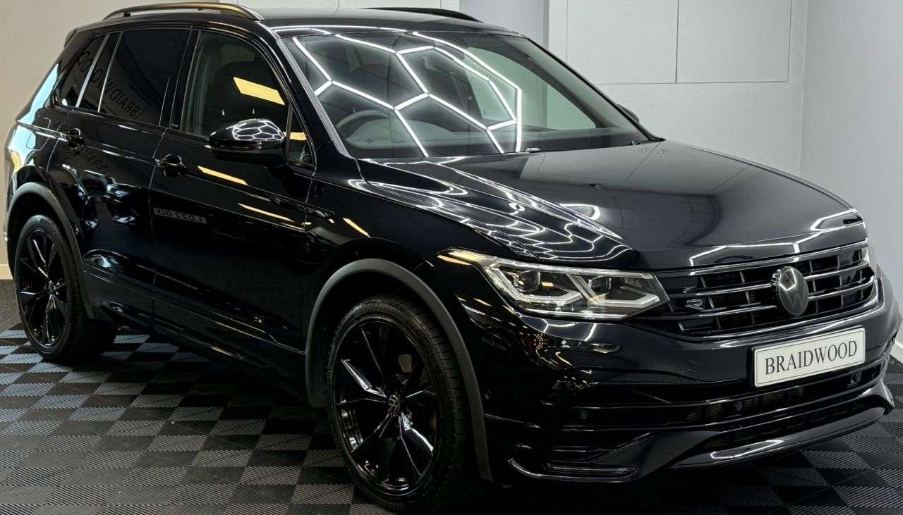 A 2023 VOLKSWAGEN TIGUAN 1.5 TSI R-Line SUV 5dr Petrol DSG Euro 6 (s/s) (150 ps) A 2023 VOLKSWAGEN TIGUAN 1.5 TSI R-Line SUV 5dr Petrol DSG Euro 6 (s/s) (150 ps)