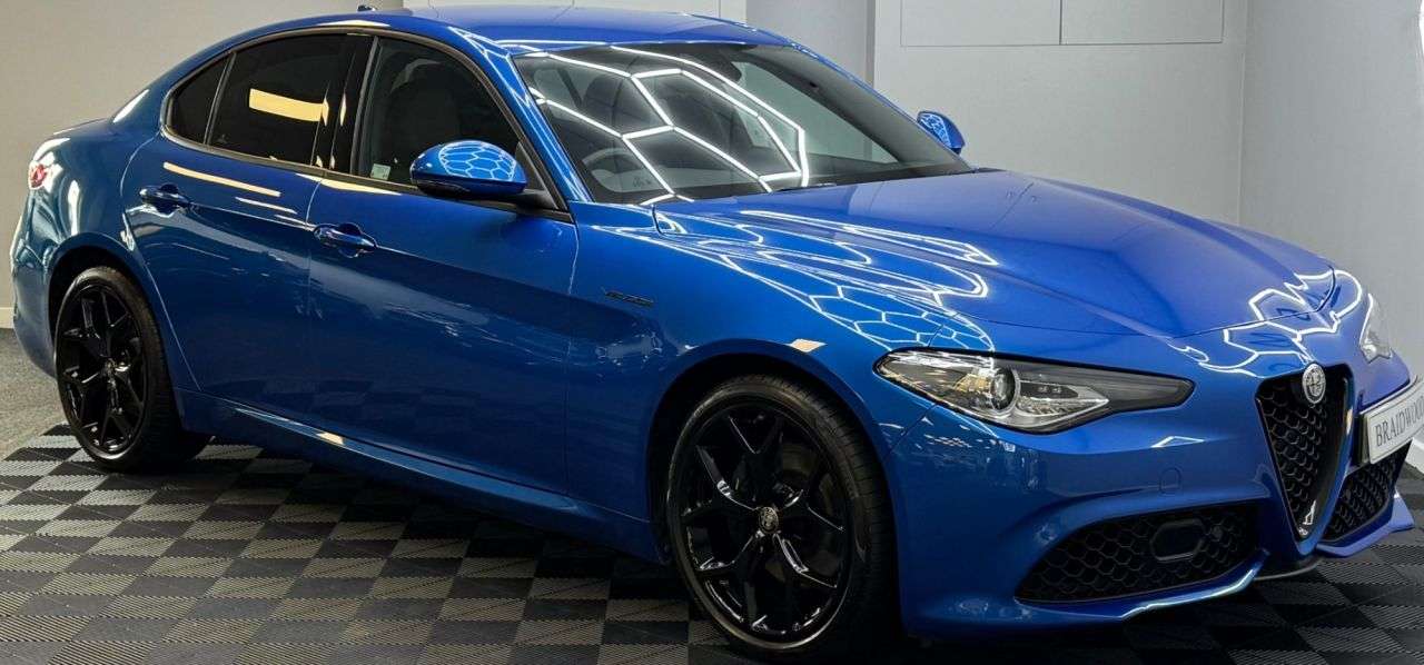 A 2021 ALFA ROMEO GIULIA 2.0T Veloce Saloon 4dr Petrol GPF Auto Euro 6 (s/s) (280 ps) A 2021 ALFA ROMEO GIULIA 2.0T Veloce Saloon 4dr Petrol GPF Auto Euro 6 (s/s) (280 ps)