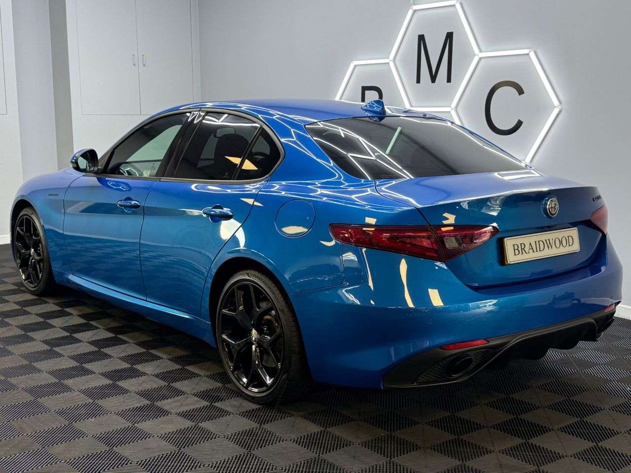 A 2021 ALFA ROMEO GIULIA 2.0T Veloce Saloon 4dr Petrol GPF Auto Euro 6 (s/s) (280 ps) A 2021 ALFA ROMEO GIULIA 2.0T Veloce Saloon 4dr Petrol GPF Auto Euro 6 (s/s) (280 ps)