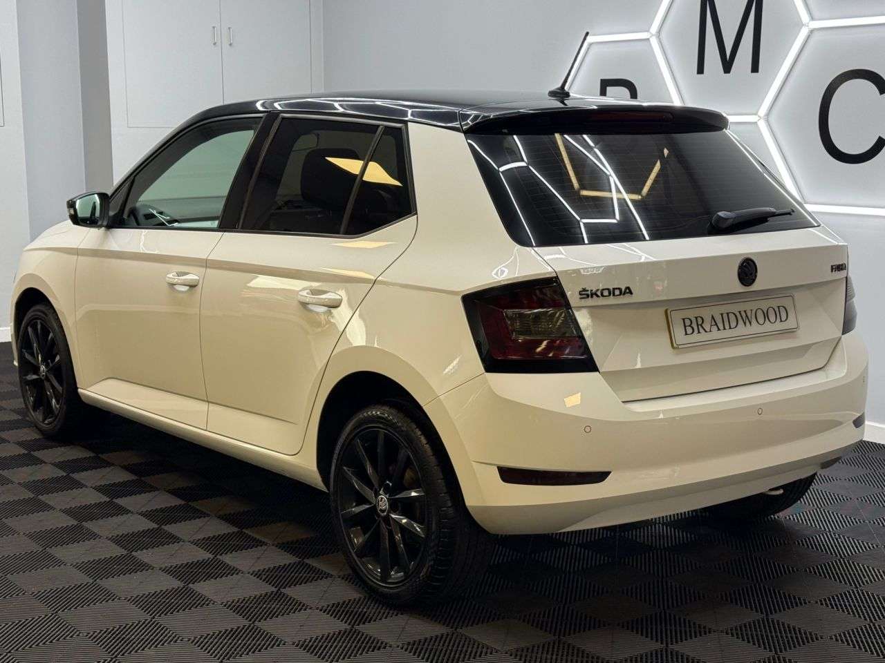 A 2018 SKODA FABIA 1.0 Colour Edition Hatchback 5dr Petrol Manual Euro 6 (s/s) (75 ps) A 2018 SKODA FABIA 1.0 Colour Edition Hatchback 5dr Petrol Manual Euro 6 (s/s) (75 ps)