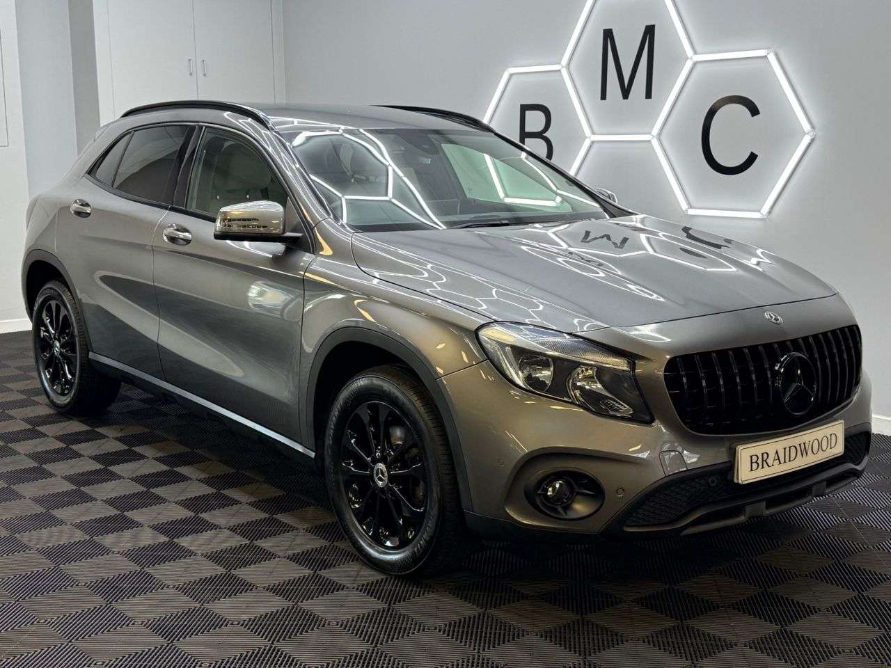 A 2018 MERCEDES-BENZ GLA 1.6 GLA200 SE (Executive) SUV 5dr Petrol 7G-DCT Euro 6 (s/s) (156 ps) A 2018 MERCEDES-BENZ GLA 1.6 GLA200 SE (Executive) SUV 5dr Petrol 7G-DCT Euro 6 (s/s) (156 ps)