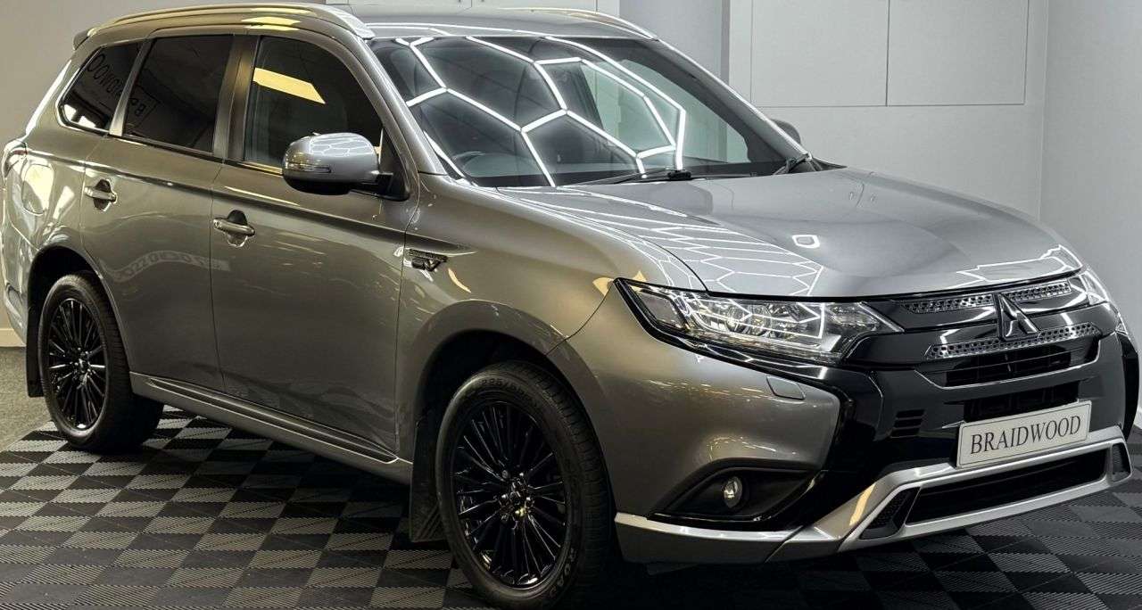 A 2021 MITSUBISHI OUTLANDER 2.4h TwinMotor 13.8kWh Dynamic SUV 5dr Petrol Plug-in Hybrid CVT 4WD Euro 6 A 2021 MITSUBISHI OUTLANDER 2.4h TwinMotor 13.8kWh Dynamic SUV 5dr Petrol Plug-in Hybrid CVT 4WD Euro 6