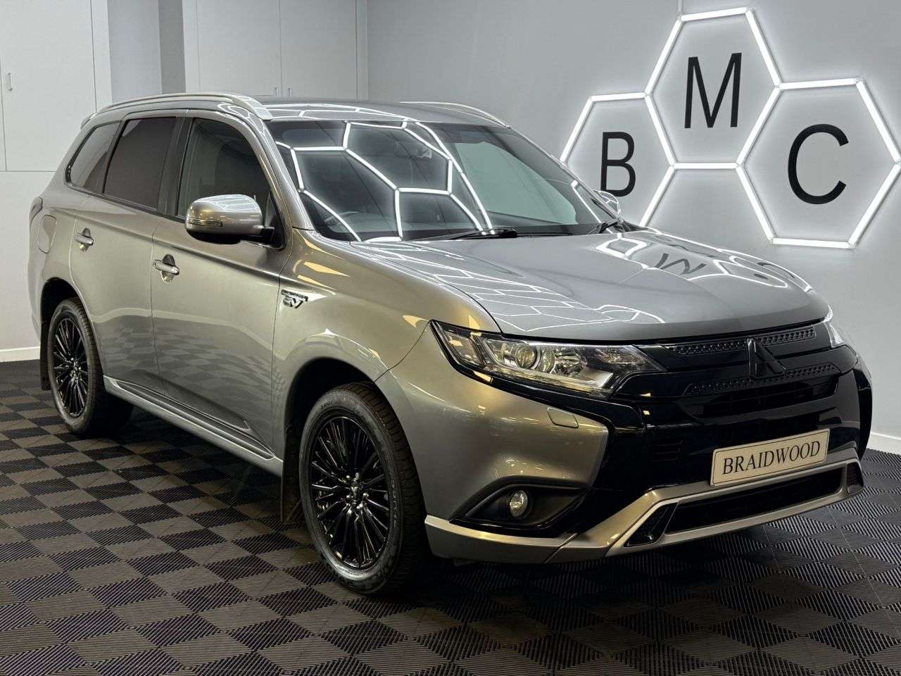 A 2021 MITSUBISHI OUTLANDER 2.4h TwinMotor 13.8kWh Dynamic SUV 5dr Petrol Plug-in Hybrid CVT 4WD Euro 6 A 2021 MITSUBISHI OUTLANDER 2.4h TwinMotor 13.8kWh Dynamic SUV 5dr Petrol Plug-in Hybrid CVT 4WD Euro 6