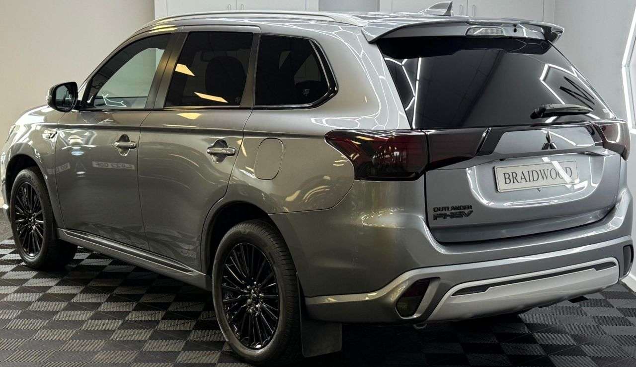 A 2021 MITSUBISHI OUTLANDER 2.4h TwinMotor 13.8kWh Dynamic SUV 5dr Petrol Plug-in Hybrid CVT 4WD Euro 6 A 2021 MITSUBISHI OUTLANDER 2.4h TwinMotor 13.8kWh Dynamic SUV 5dr Petrol Plug-in Hybrid CVT 4WD Euro 6