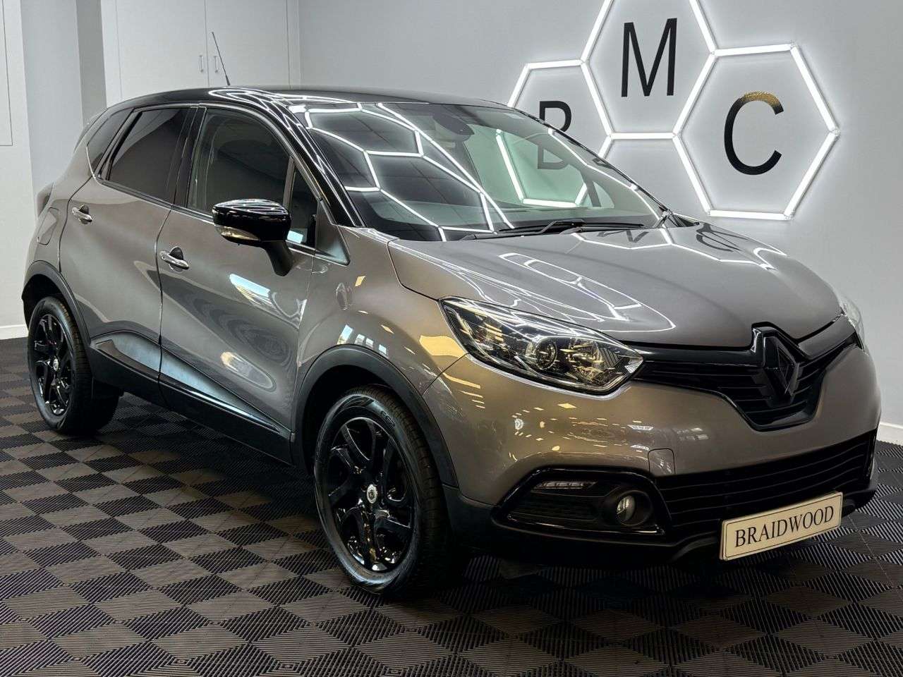 A 2017 RENAULT CAPTUR 0.9 TCe ENERGY Dynamique Nav SUV 5dr Petrol Manual Euro 6 (s/s) (90 ps) A 2017 RENAULT CAPTUR 0.9 TCe ENERGY Dynamique Nav SUV 5dr Petrol Manual Euro 6 (s/s) (90 ps)