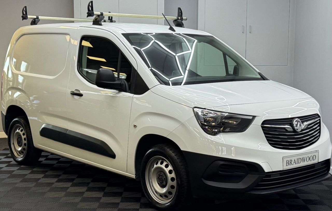 A 2021 VAUXHALL COMBO 1.5 Turbo D 2300 Dynamic Panel Van 4dr Diesel Manual L1 H1 Euro 6 (100 ps) A 2021 VAUXHALL COMBO 1.5 Turbo D 2300 Dynamic Panel Van 4dr Diesel Manual L1 H1 Euro 6 (100 ps)