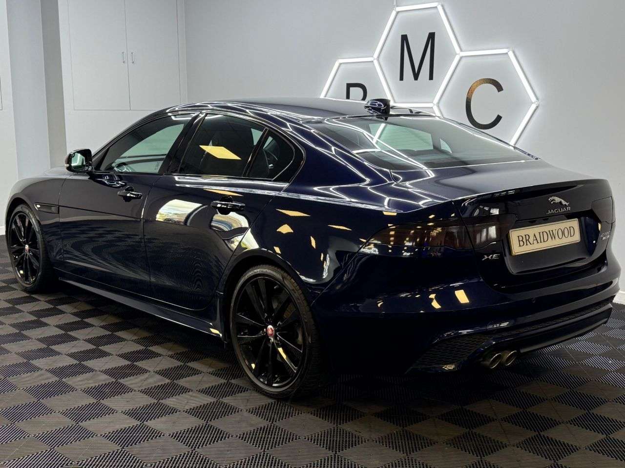 A 2020 JAGUAR XE 2.0 D180 R-Dynamic SE Saloon 4dr Diesel Auto Euro 6 (s/s) (180 ps) A 2020 JAGUAR XE 2.0 D180 R-Dynamic SE Saloon 4dr Diesel Auto Euro 6 (s/s) (180 ps)