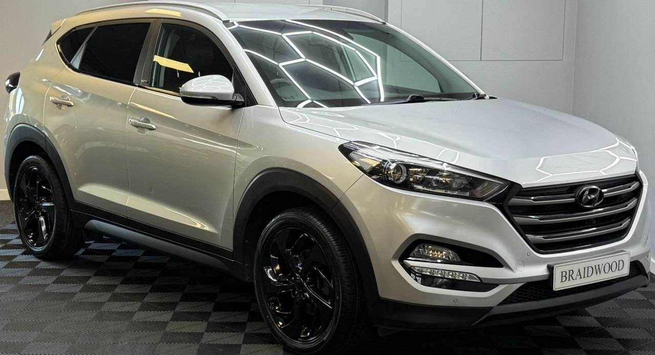 A 2017 HYUNDAI TUCSON 1.7 CRDi Blue Drive Sport Edition SUV 5dr Diesel DCT Euro 6 (s/s) (141 ps) A 2017 HYUNDAI TUCSON 1.7 CRDi Blue Drive Sport Edition SUV 5dr Diesel DCT Euro 6 (s/s) (141 ps)