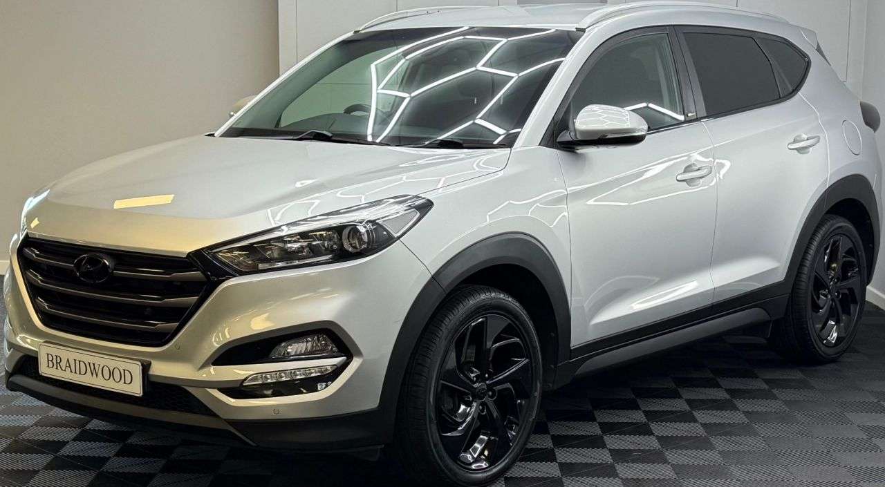 A 2017 HYUNDAI TUCSON 1.7 CRDi Blue Drive Sport Edition SUV 5dr Diesel DCT Euro 6 (s/s) (141 ps) A 2017 HYUNDAI TUCSON 1.7 CRDi Blue Drive Sport Edition SUV 5dr Diesel DCT Euro 6 (s/s) (141 ps)