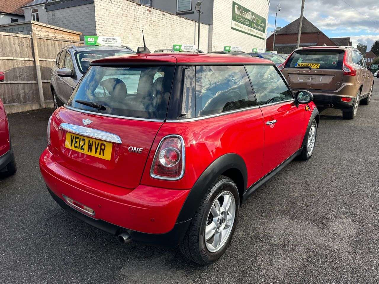 A 2012 MINI HATCH 1.6 One Hatchback 3dr Petrol Manual Euro 5 (98 ps) BLUETOOTH-ALLOY WHEELS A 2012 MINI HATCH 1.6 One Hatchback 3dr Petrol Manual Euro 5 (98 ps) BLUETOOTH-ALLOY WHEELS