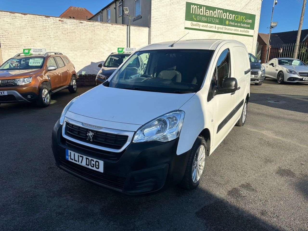 A 2017 PEUGEOT PARTNER 1.6 BlueHDi 850 S Panel Van 4dr Diesel Manual L1 (s/s) (110 g/km, 100 bhp) A 2017 PEUGEOT PARTNER 1.6 BlueHDi 850 S Panel Van 4dr Diesel Manual L1 (s/s) (110 g/km, 100 bhp)