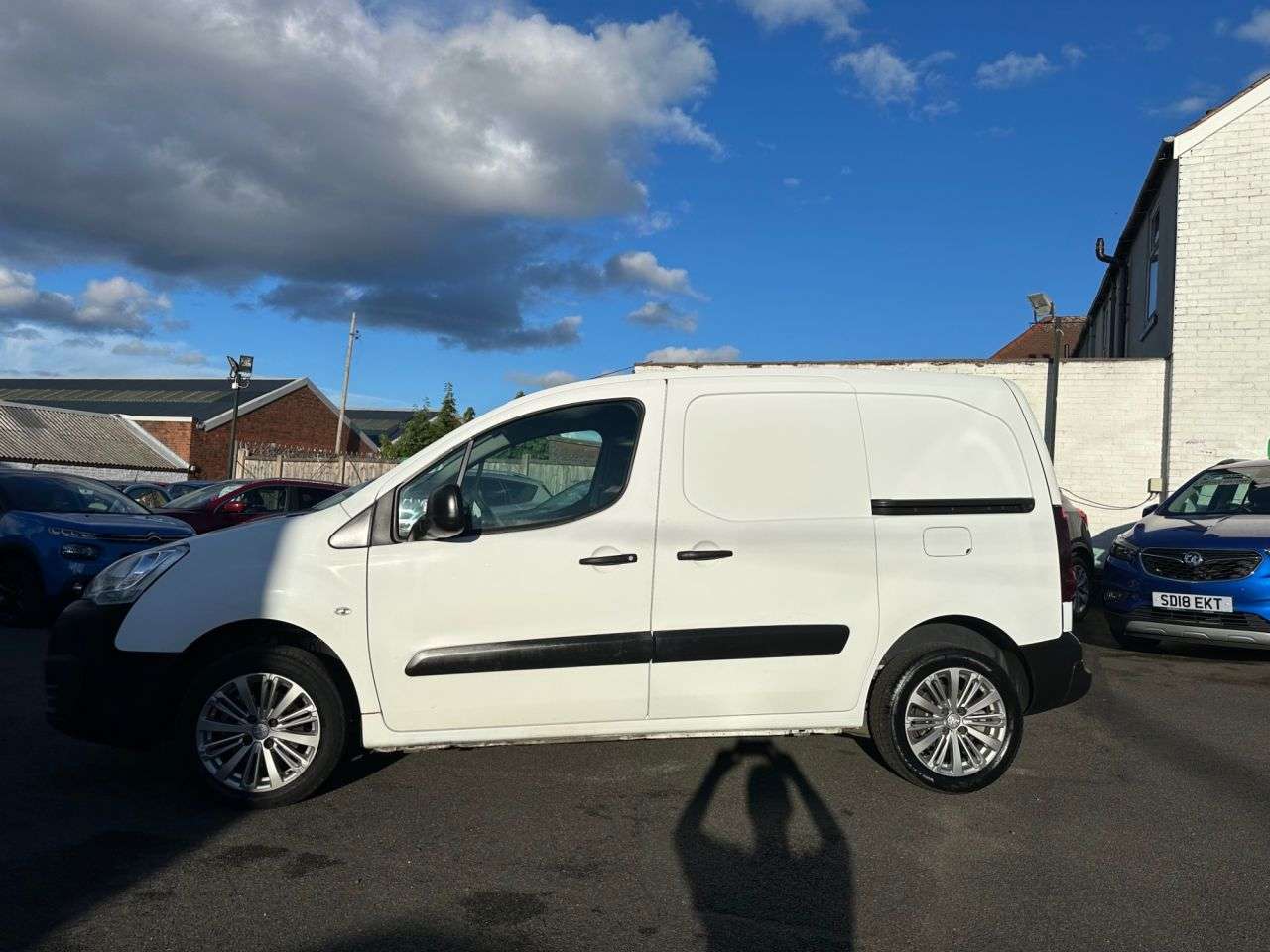A 2017 PEUGEOT PARTNER 1.6 BlueHDi 850 S Panel Van 4dr Diesel Manual L1 (s/s) (110 g/km, 100 bhp) A 2017 PEUGEOT PARTNER 1.6 BlueHDi 850 S Panel Van 4dr Diesel Manual L1 (s/s) (110 g/km, 100 bhp)