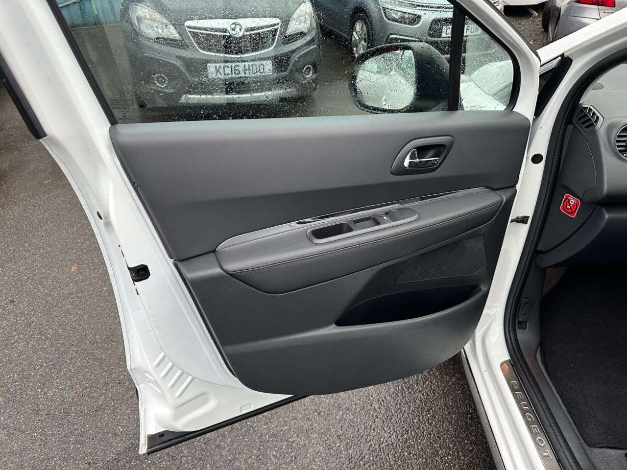 2015 PEUGEOT 3008 2015 PEUGEOT 3008