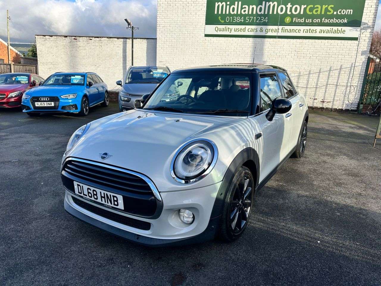 A 2018 MINI HATCH 1.5 Cooper Classic Hatchback 5dr Petrol Manual Euro 6 (s/s) (136 ps) DAB RA A 2018 MINI HATCH 1.5 Cooper Classic Hatchback 5dr Petrol Manual Euro 6 (s/s) (136 ps) DAB RA