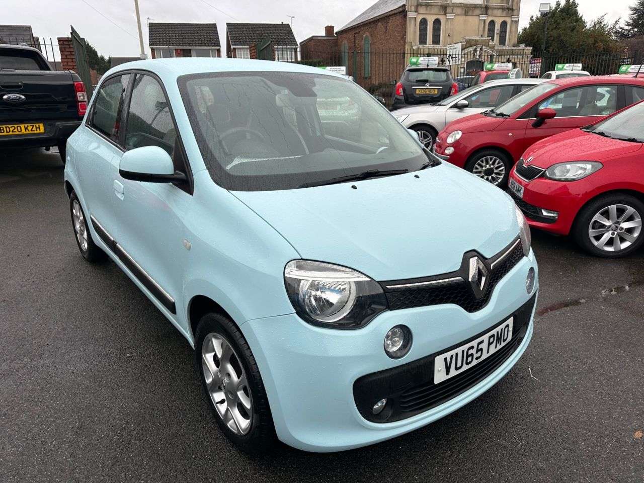 A 2015 RENAULT TWINGO 0.9 TCe ENERGY Dynamique Hatchback 5dr Petrol Manual Euro 6 (s/s) (90 ps) S A 2015 RENAULT TWINGO 0.9 TCe ENERGY Dynamique Hatchback 5dr Petrol Manual Euro 6 (s/s) (90 ps) S