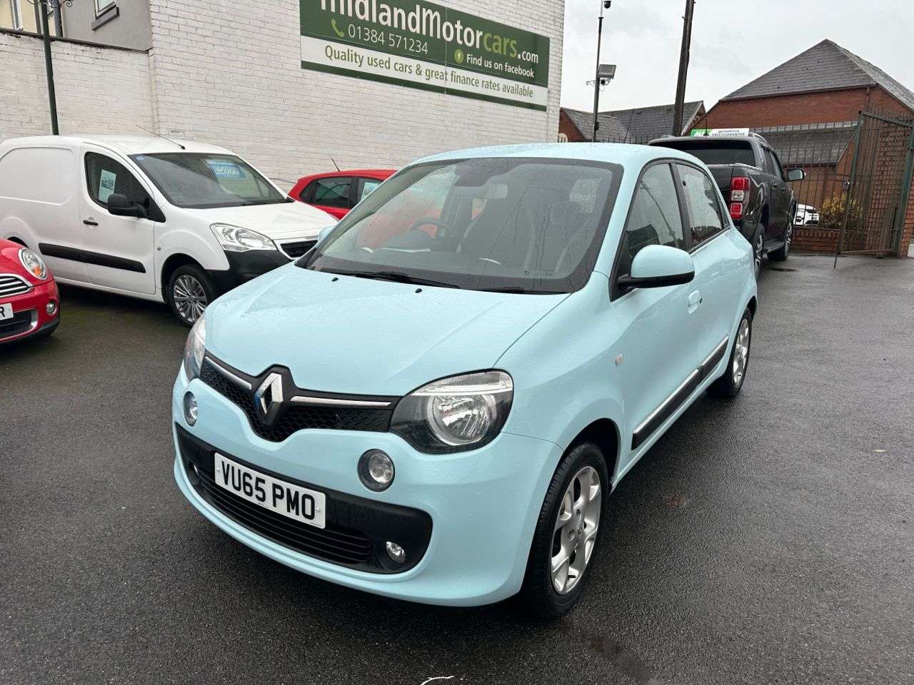 A 2015 RENAULT TWINGO 0.9 TCe ENERGY Dynamique Hatchback 5dr Petrol Manual Euro 6 (s/s) (90 ps) S A 2015 RENAULT TWINGO 0.9 TCe ENERGY Dynamique Hatchback 5dr Petrol Manual Euro 6 (s/s) (90 ps) S