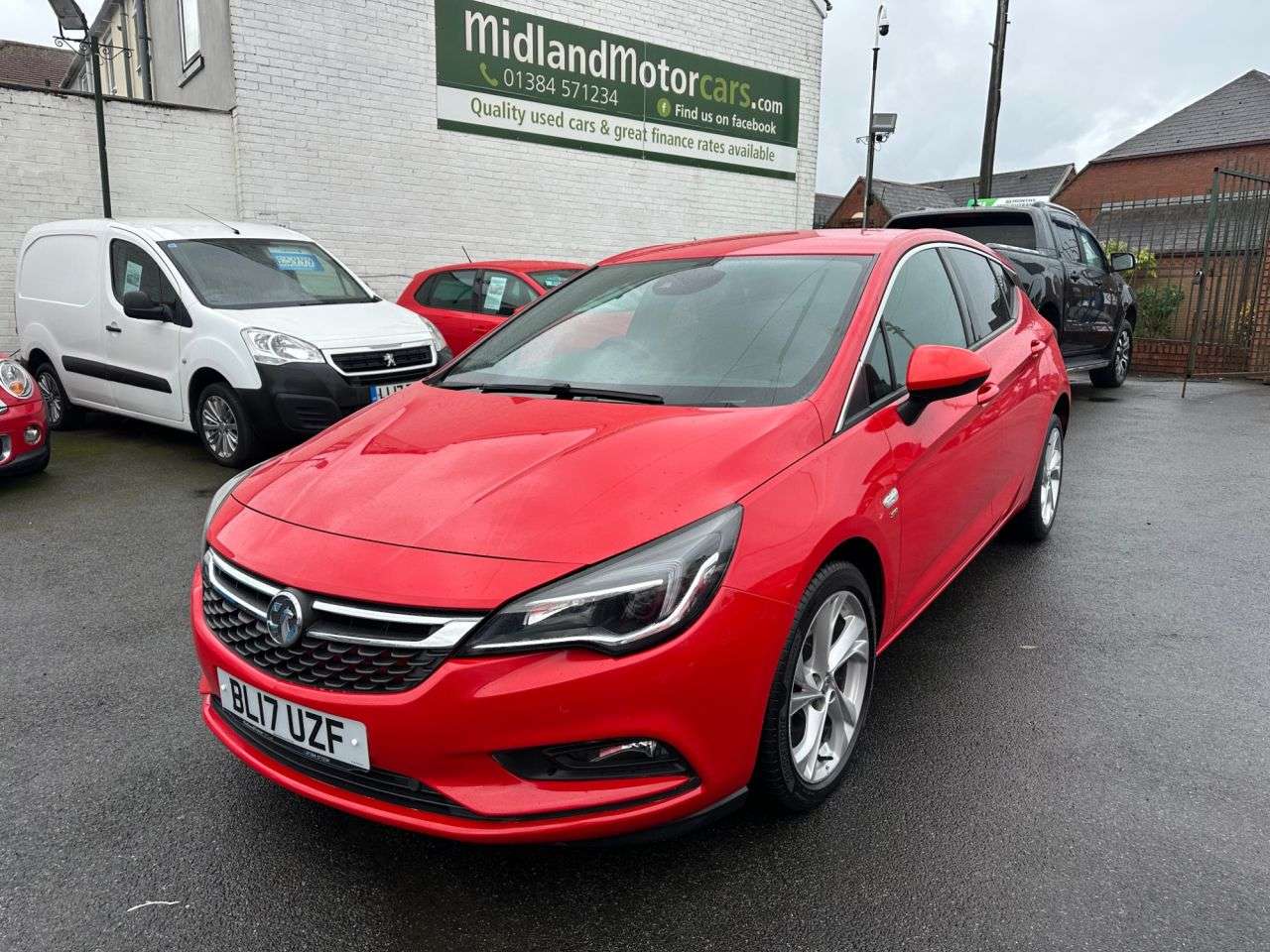 A 2017 VAUXHALL ASTRA 1.4i Turbo SRi Hatchback 5dr Petrol Auto Euro 6 (s/s) (150 ps) APPLE CAR PL A 2017 VAUXHALL ASTRA 1.4i Turbo SRi Hatchback 5dr Petrol Auto Euro 6 (s/s) (150 ps) APPLE CAR PL