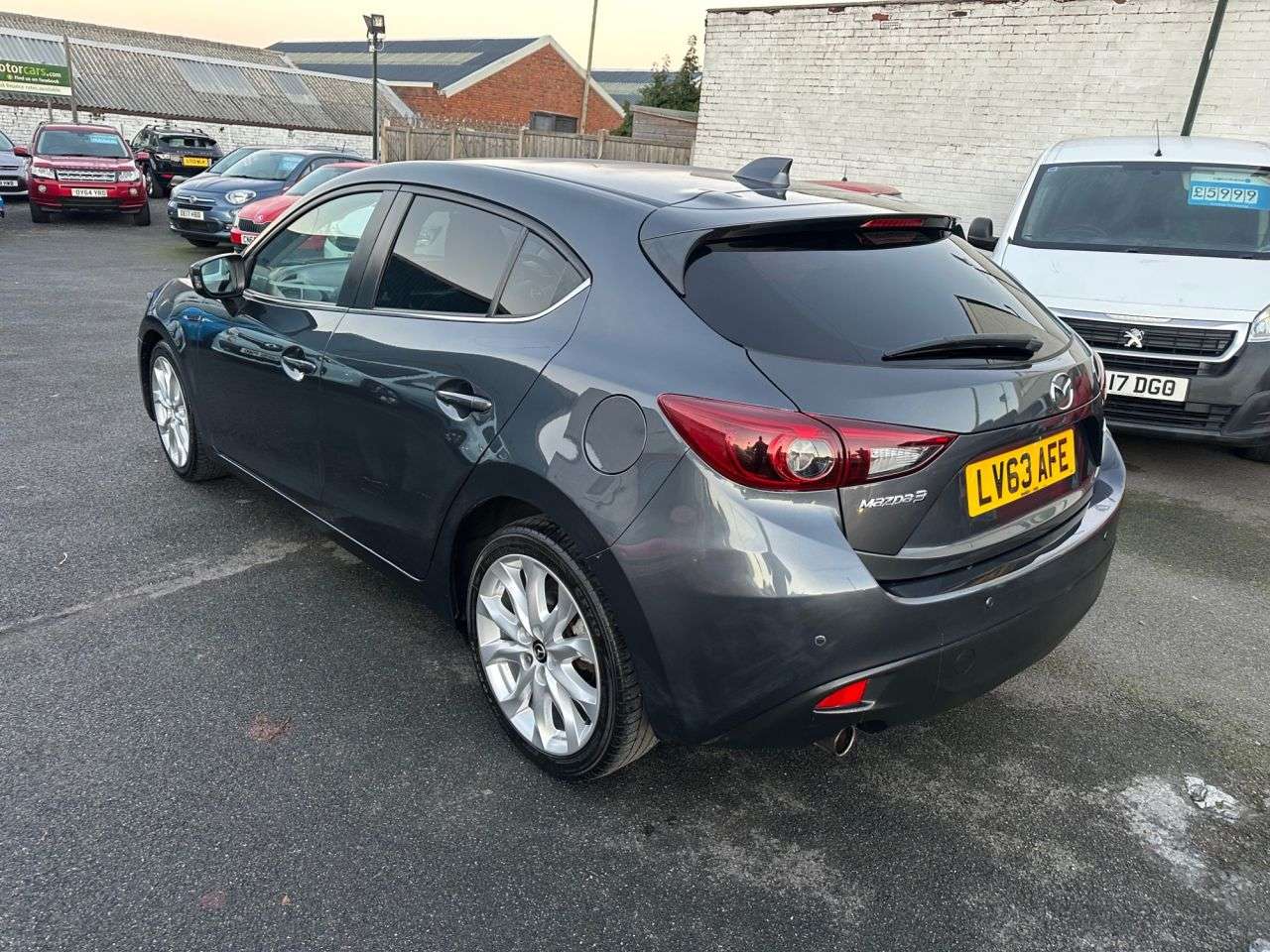A 2014 MAZDA MAZDA3 2.0 SKYACTIV-G Sport Nav Hatchback 5dr Petrol Auto Euro 5 (s/s) (120 ps) SE A 2014 MAZDA MAZDA3 2.0 SKYACTIV-G Sport Nav Hatchback 5dr Petrol Auto Euro 5 (s/s) (120 ps) SE