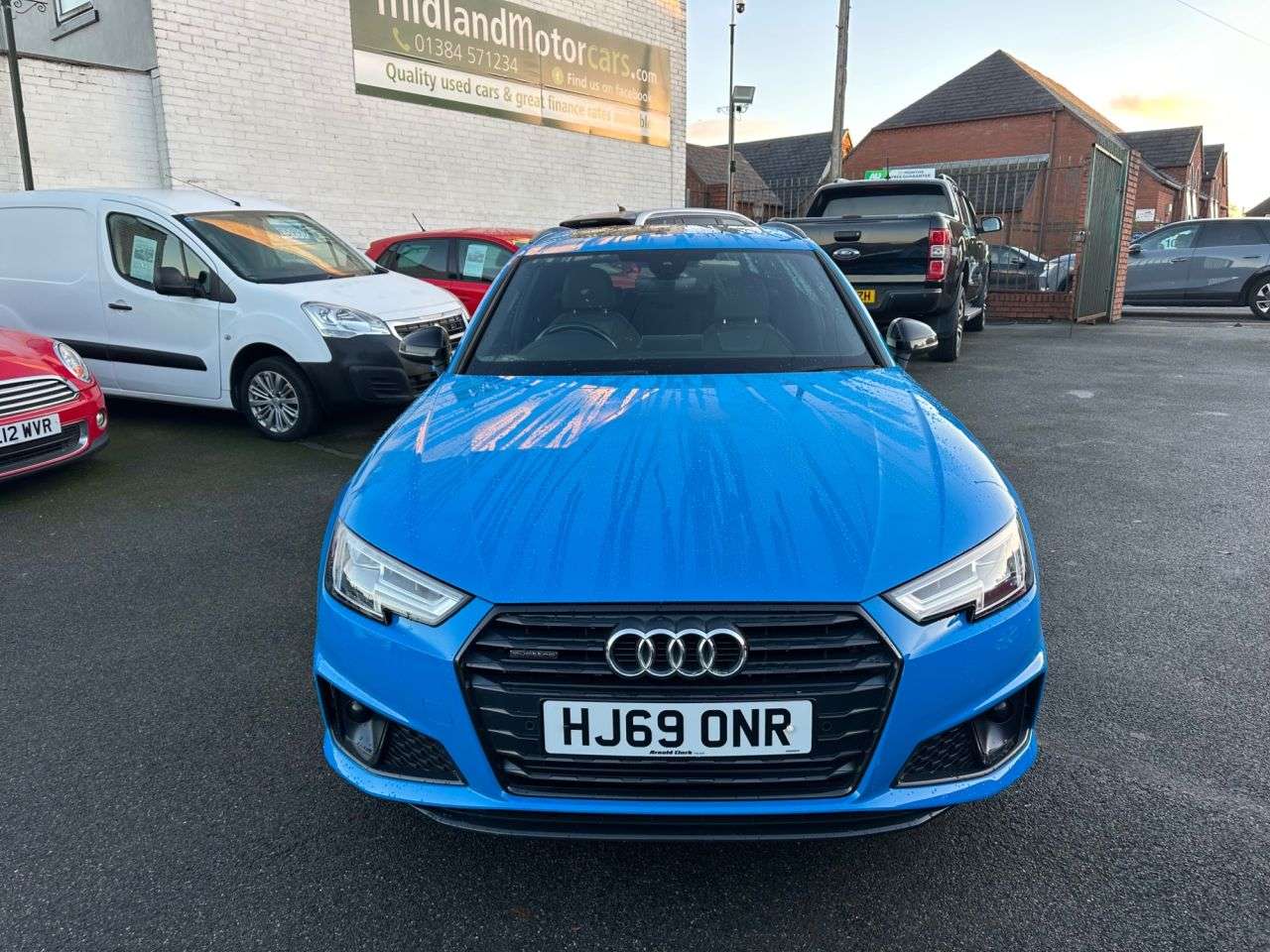 A 2019 AUDI A4 AVANT 2.0 TDI 40 Black Edition Estate 5dr Diesel S Tronic quattro Euro 6 (s/s) (1 A 2019 AUDI A4 AVANT 2.0 TDI 40 Black Edition Estate 5dr Diesel S Tronic quattro Euro 6 (s/s) (1