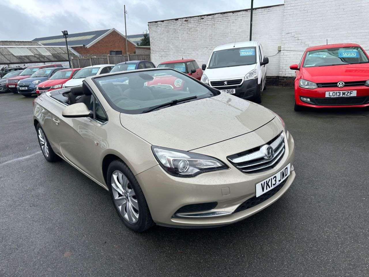 A 2013 VAUXHALL CASCADA 1.4T SE Convertible 2dr Petrol Manual Euro 5 (s/s) (140 ps) 12 MONTHS MOT-A A 2013 VAUXHALL CASCADA 1.4T SE Convertible 2dr Petrol Manual Euro 5 (s/s) (140 ps) 12 MONTHS MOT-A
