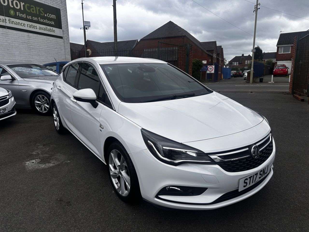 A 2017 VAUXHALL ASTRA 1.4i SRi Hatchback 5dr Petrol Manual Euro 6 (100 ps) DAB-APPLE/ANDROID CAR A 2017 VAUXHALL ASTRA 1.4i SRi Hatchback 5dr Petrol Manual Euro 6 (100 ps) DAB-APPLE/ANDROID CAR