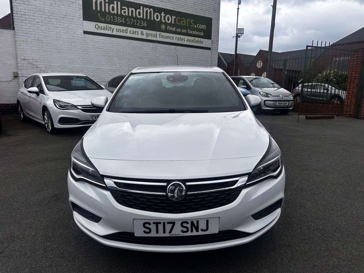 A 2017 VAUXHALL ASTRA 1.4i SRi Hatchback 5dr Petrol Manual Euro 6 (100 ps) DAB-APPLE/ANDROID CAR A 2017 VAUXHALL ASTRA 1.4i SRi Hatchback 5dr Petrol Manual Euro 6 (100 ps) DAB-APPLE/ANDROID CAR