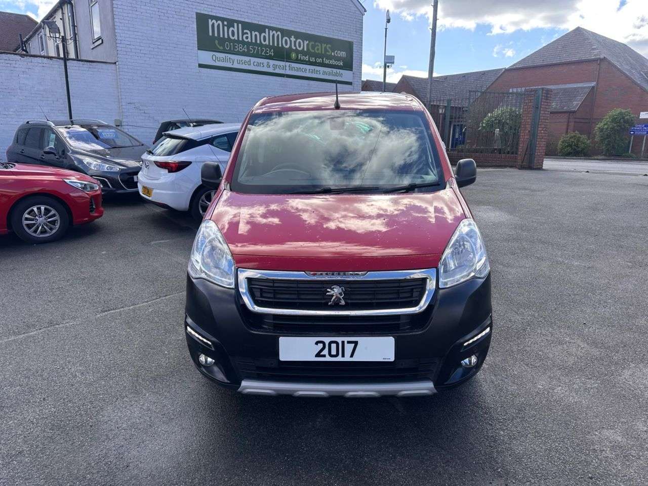 A 2017 PEUGEOT PARTNER TEPEE 1.2 PureTech Outdoor MPV 5dr Petrol Manual Euro 6 (s/s) (110 ps) APPLE/ANDR A 2017 PEUGEOT PARTNER TEPEE 1.2 PureTech Outdoor MPV 5dr Petrol Manual Euro 6 (s/s) (110 ps) APPLE/ANDR