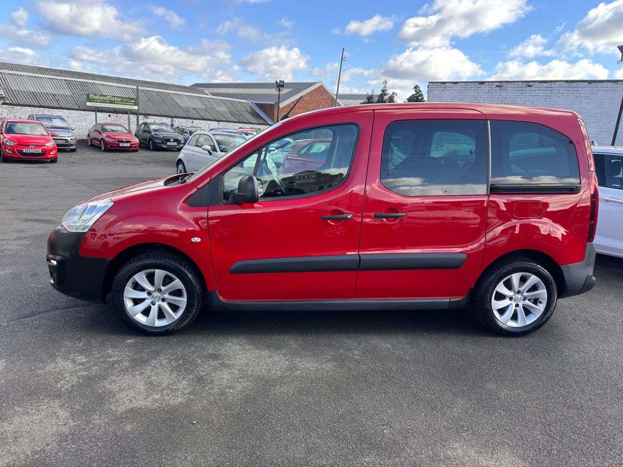 A 2017 PEUGEOT PARTNER TEPEE 1.2 PureTech Outdoor MPV 5dr Petrol Manual Euro 6 (s/s) (110 ps) APPLE/ANDR A 2017 PEUGEOT PARTNER TEPEE 1.2 PureTech Outdoor MPV 5dr Petrol Manual Euro 6 (s/s) (110 ps) APPLE/ANDR