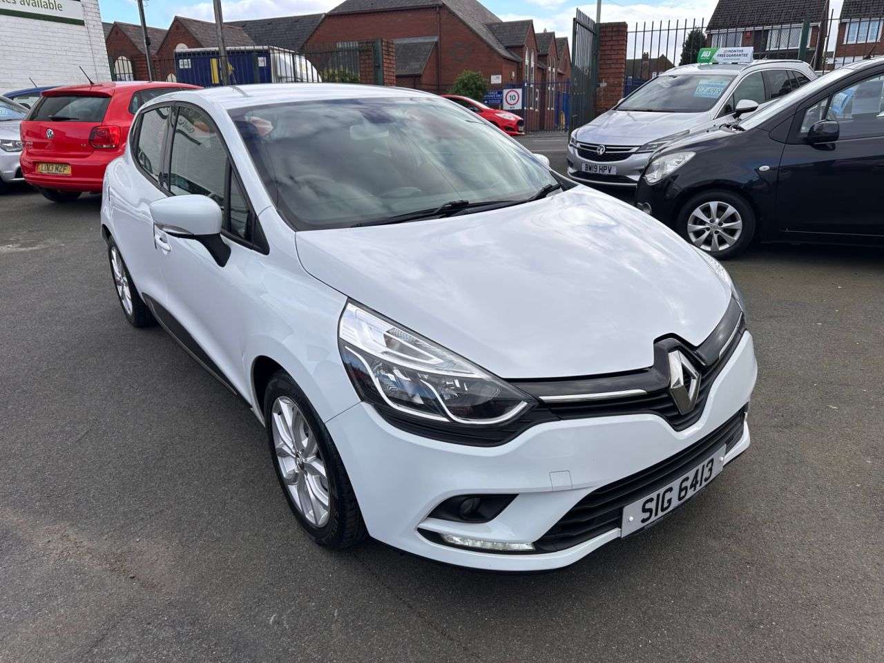 A 2017 RENAULT CLIO 0.9 TCe Dynamique Nav Hatchback 5dr Petrol Manual Euro 6 (s/s) (90 ps) SERV A 2017 RENAULT CLIO 0.9 TCe Dynamique Nav Hatchback 5dr Petrol Manual Euro 6 (s/s) (90 ps) SERV