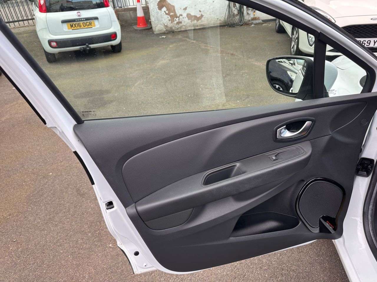 2017 RENAULT CLIO 2017 RENAULT CLIO