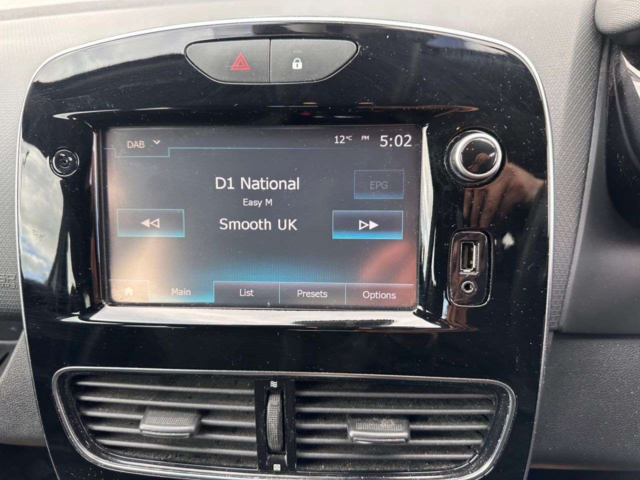 2017 RENAULT CLIO 2017 RENAULT CLIO