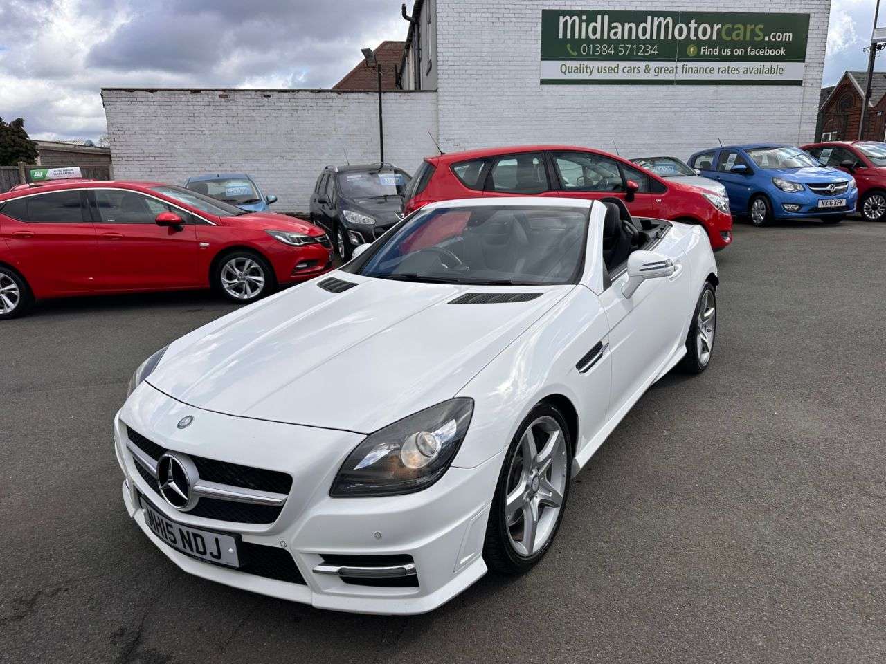 A 2015 MERCEDES-BENZ SLK 2.1 SLK250d AMG Sport Convertible 2dr Diesel G-Tronic Euro 6 (s/s) (204 ps) A 2015 MERCEDES-BENZ SLK 2.1 SLK250d AMG Sport Convertible 2dr Diesel G-Tronic Euro 6 (s/s) (204 ps)
