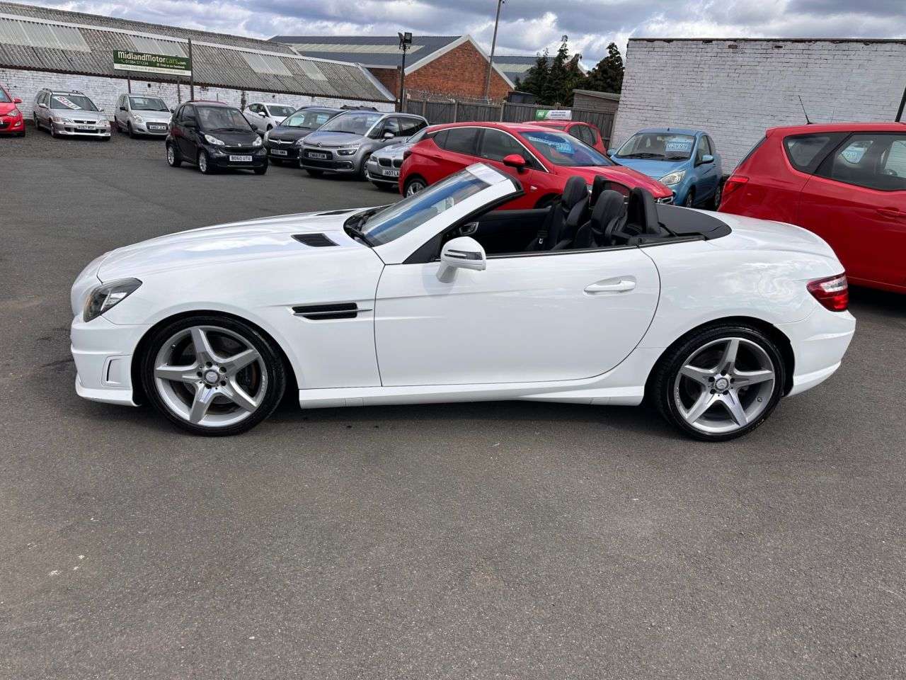 A 2015 MERCEDES-BENZ SLK 2.1 SLK250d AMG Sport Convertible 2dr Diesel G-Tronic Euro 6 (s/s) (204 ps) A 2015 MERCEDES-BENZ SLK 2.1 SLK250d AMG Sport Convertible 2dr Diesel G-Tronic Euro 6 (s/s) (204 ps)