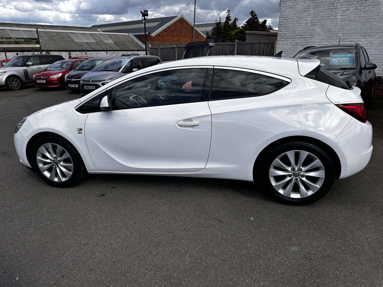 A 2015 VAUXHALL ASTRA GTC 1.4i Turbo SRi Coupe 3dr Petrol Manual Euro 6 (s/s) (140 ps) DAB RADIO-HALF A 2015 VAUXHALL ASTRA GTC 1.4i Turbo SRi Coupe 3dr Petrol Manual Euro 6 (s/s) (140 ps) DAB RADIO-HALF