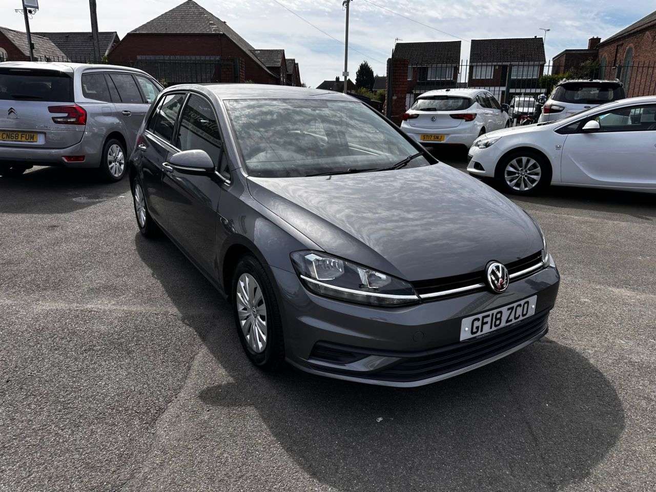 A 2018 VOLKSWAGEN GOLF 1.6 TDI S Hatchback 5dr Diesel Manual Euro 6 (s/s) (115 ps) MAIN DEALER SER A 2018 VOLKSWAGEN GOLF 1.6 TDI S Hatchback 5dr Diesel Manual Euro 6 (s/s) (115 ps) MAIN DEALER SER