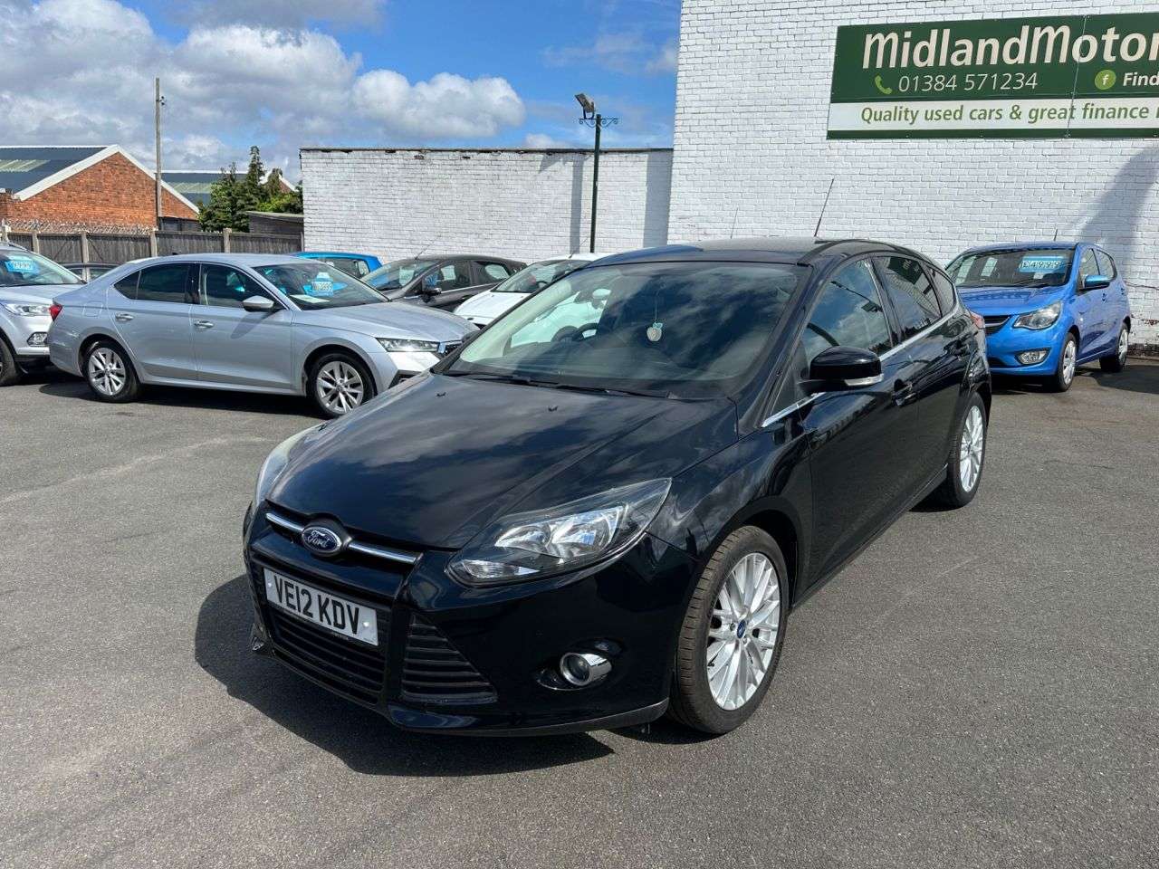 A 2012 FORD FOCUS 1.0T EcoBoost Zetec Hatchback 5dr Petrol Manual Euro 5 (s/s) (125 ps) SERVI A 2012 FORD FOCUS 1.0T EcoBoost Zetec Hatchback 5dr Petrol Manual Euro 5 (s/s) (125 ps) SERVI