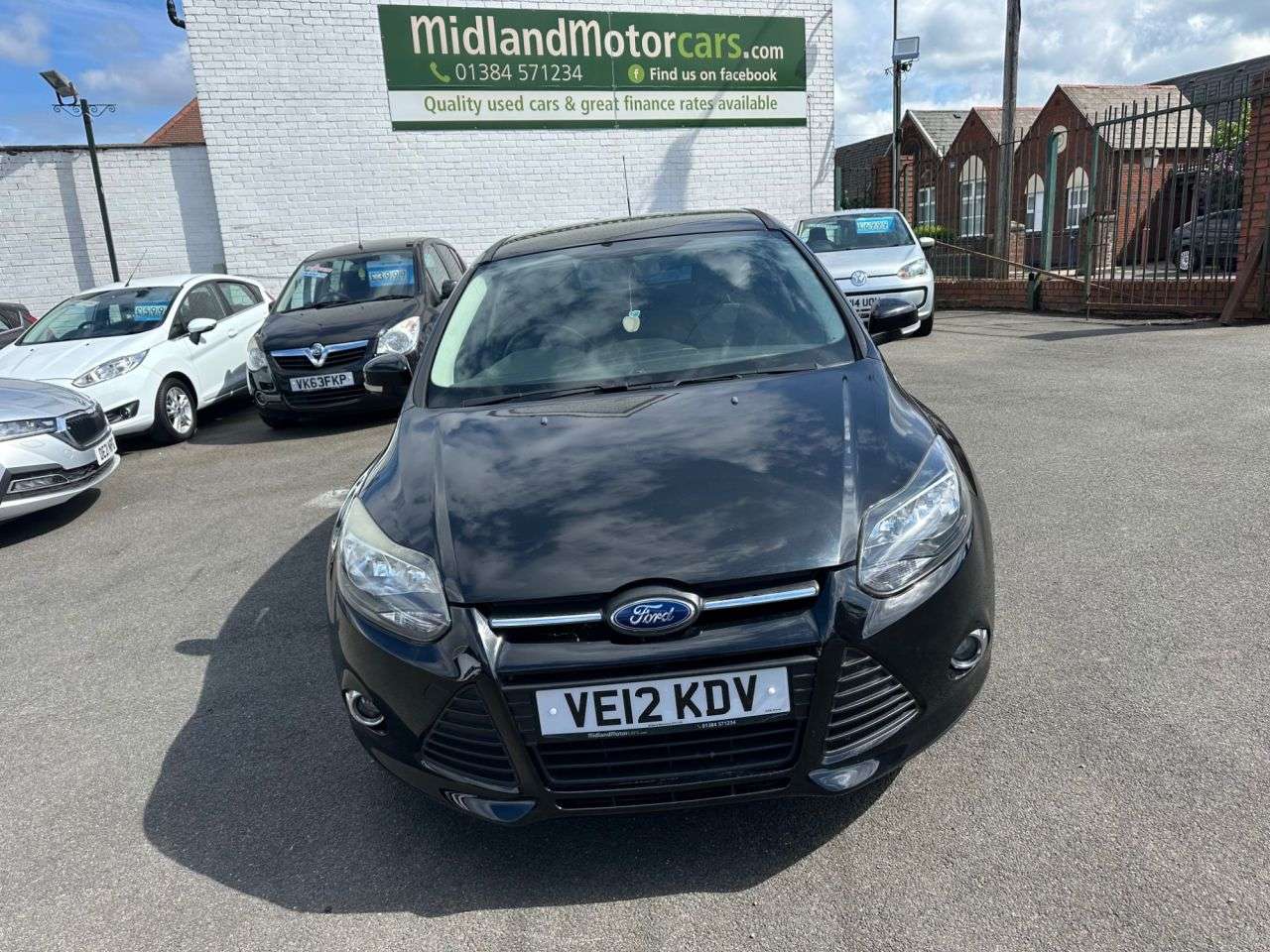A 2012 FORD FOCUS 1.0T EcoBoost Zetec Hatchback 5dr Petrol Manual Euro 5 (s/s) (125 ps) SERVI A 2012 FORD FOCUS 1.0T EcoBoost Zetec Hatchback 5dr Petrol Manual Euro 5 (s/s) (125 ps) SERVI