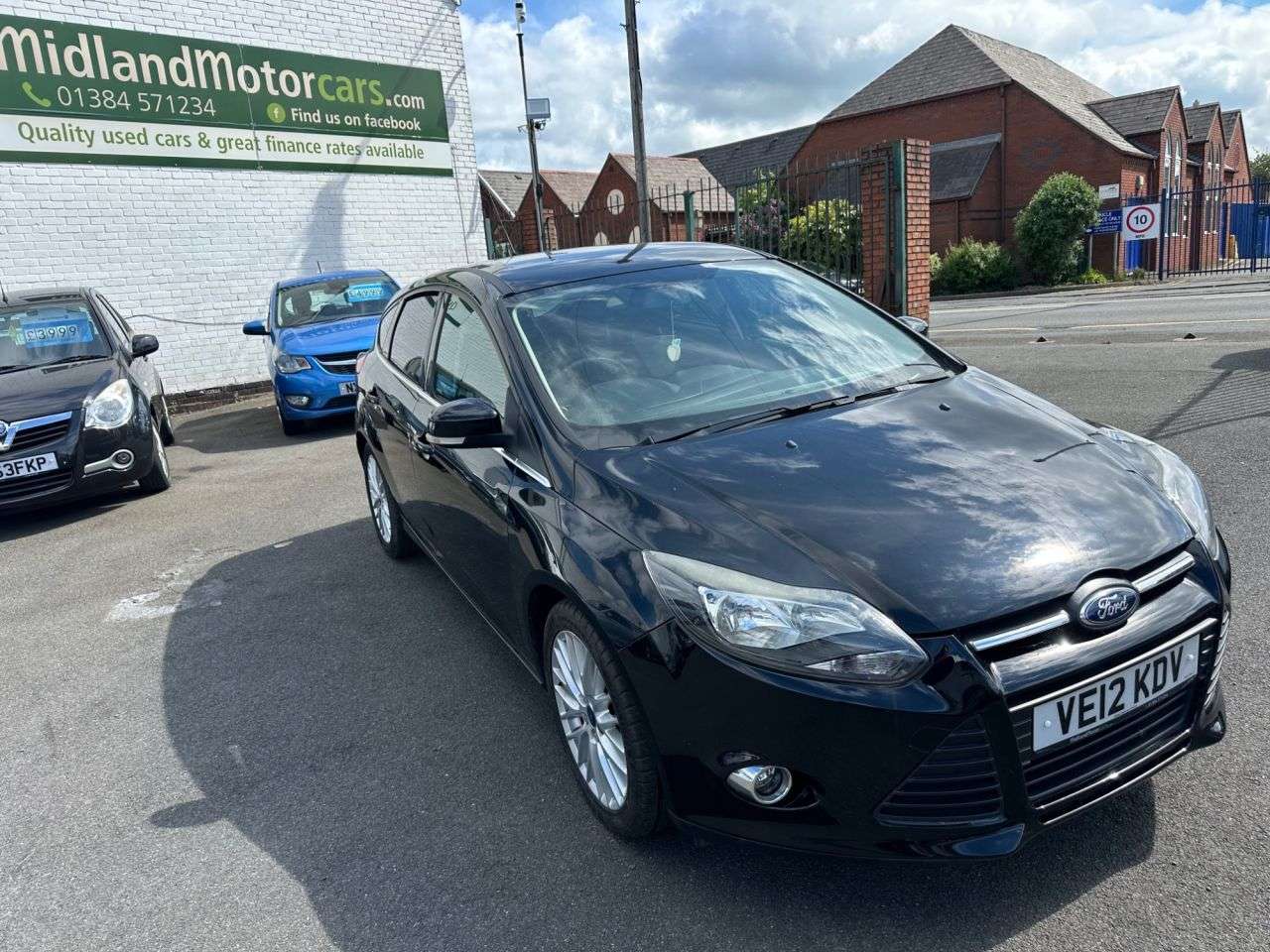 A 2012 FORD FOCUS 1.0T EcoBoost Zetec Hatchback 5dr Petrol Manual Euro 5 (s/s) (125 ps) SERVI A 2012 FORD FOCUS 1.0T EcoBoost Zetec Hatchback 5dr Petrol Manual Euro 5 (s/s) (125 ps) SERVI
